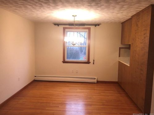 20 Elan St, Enfield CT 06082-5504 exterior