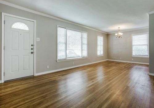 524 Classen Dr, Dallas TX  75218-1726 exterior