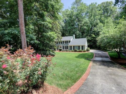 200 Devonwood Dr, Atlanta GA  30328-1909 exterior