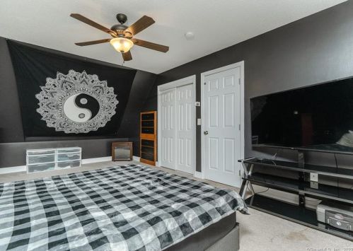 1893 Upper Maple St, Killingly CT 06241-1513 exterior