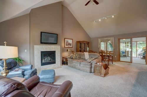 7814 Courtyard Dr, Madison, WI 53719-3517