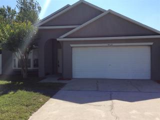 4018 Coralbrooke Grv, Orlando FL  32826-2616 exterior