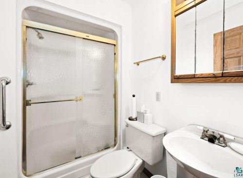 402 Anoka St, Duluth MN 55802 exterior