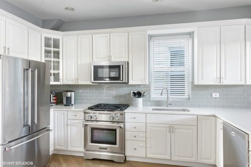 1828 Barry Ave, Chicago IL 60657-2042 exterior