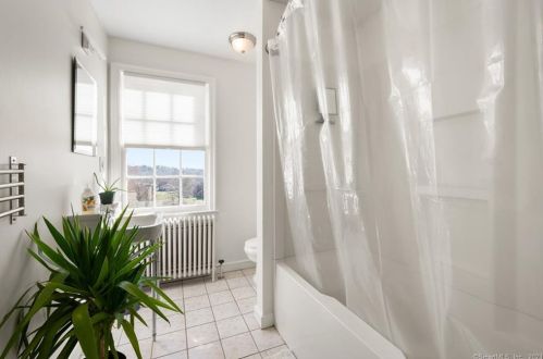 616 Poquonock Ave, Windsor CT  06095-2204 exterior