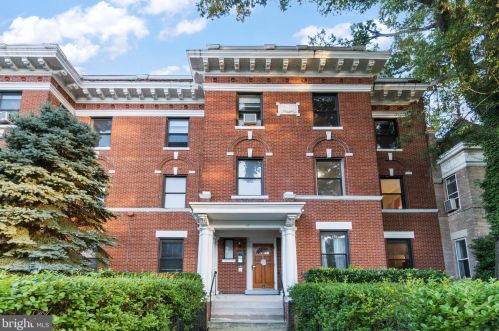 147 R St, Washington DC  20024-3418 exterior