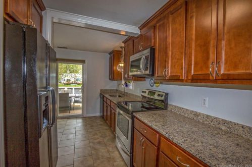 147 Cottage Rd, Enfield CT 06082-2209 exterior