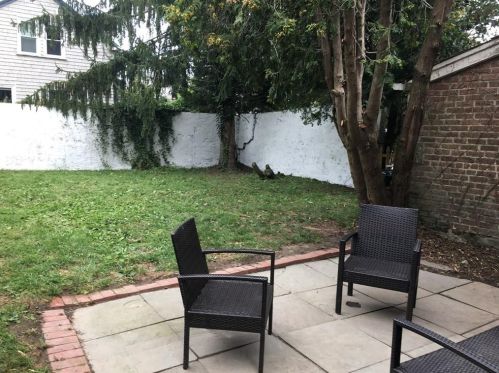 128 Connection St, Middletown, RI 02840-3855