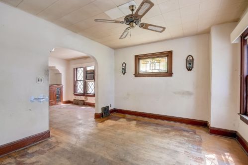 2836 7th St, Milwaukee, WI 53215-3908