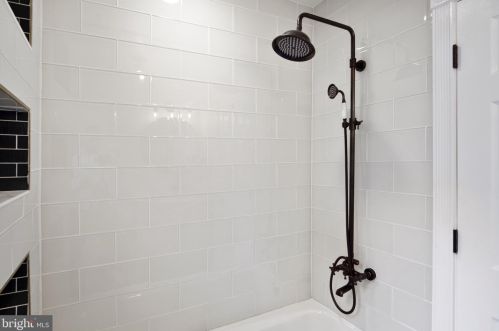 250 Krams Ave, Philadelphia PA 19128-4734 exterior