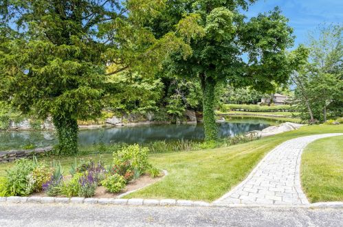 16 Burritts Lndg, Westport, CT 06880-6403