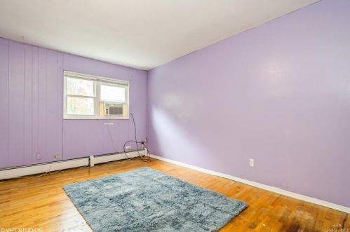 42 Chaucer Ct, Middletown NY 10941-1802 exterior