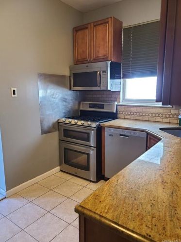 2879 Dill Pl, Bronx NY 10465-2419 exterior