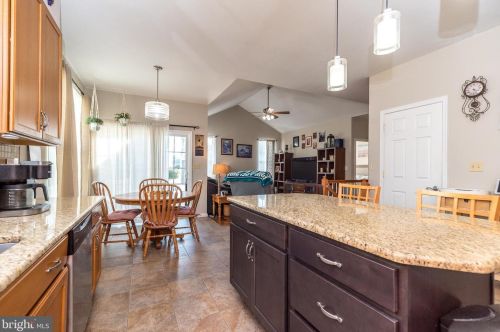 1315 Creekside Ln, Quakertown PA 18951-2842 exterior