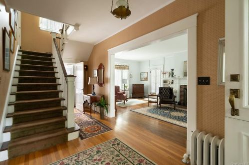 8 Loockerman Ave, Poughkeepsie NY  12601-4906 exterior