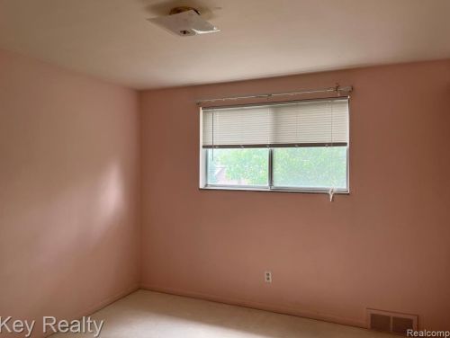 5975 Hubbell St, Dearborn Heights MI 48127-2445 exterior