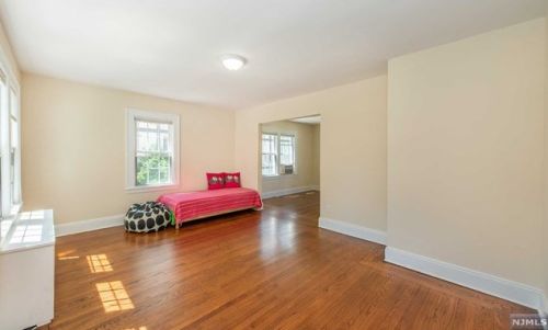 23 Jewett Ave, Tenafly, NJ 07670-1902