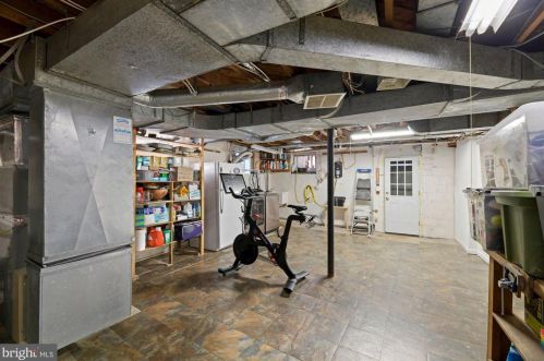 1712 Oakcrest Dr, Alexandria VA 22302-2336 exterior