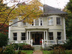 188 Ward St, Newton, MA 02459-1328