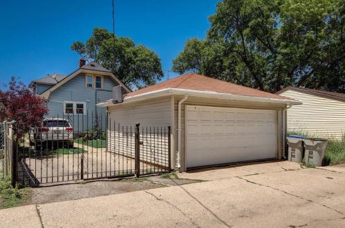 2106 34, Milwaukee WI 53215-2301 exterior