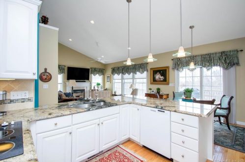 186 Country Club Dr, Seymour CT 06478-1196 exterior