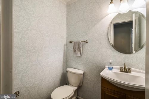 7707 Heatherton Ln, Rockville MD  20854-3212 exterior