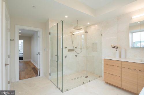 516 21 St, Philadelphia PA 19130-1401 exterior