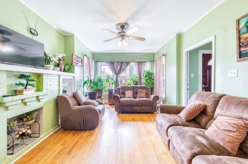 5833 Whipple St, Chicago IL 60659-3708 exterior