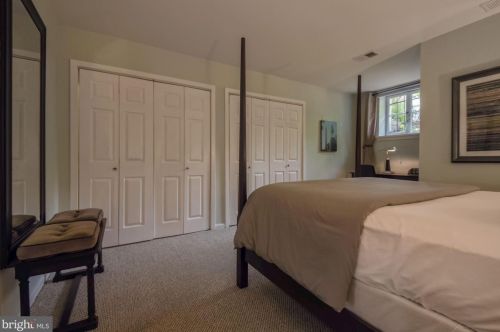 212 E St, Washington DC  20002-4923 exterior