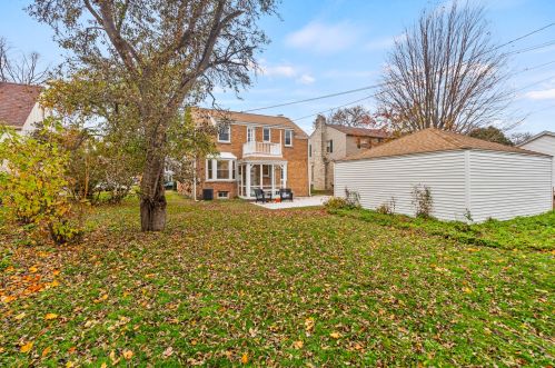 5110 Shoreland Ave, Milwaukee WI  53217-5541 exterior