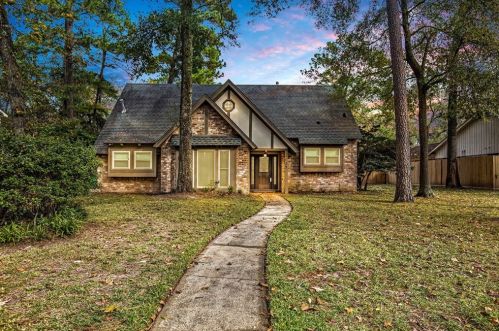 2027 Forest Manor Dr, Humble, TX 77339-3102