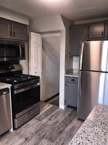 925 Elizabeth St, Pittsburgh PA 15221-3966 exterior