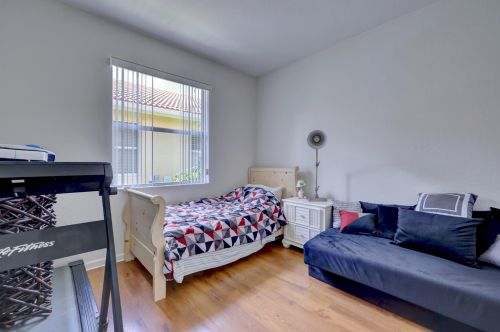 1839 Jamesport Dr, Fort Pierce FL 34953-4599 exterior