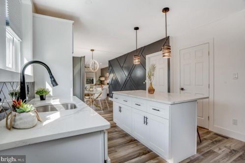 5817 Henry Ave, Philadelphia PA  19128-1702 exterior