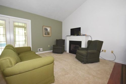 106 Parkview Dr, Pittsburgh PA  15236-4588 exterior