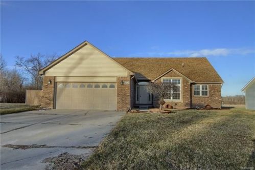 1592 Nautical Ln, Cottrellville MI  48039-3303 exterior