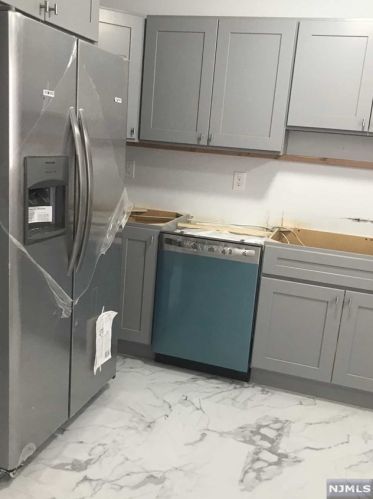 319 9th St, Fairview NJ  07022-1347 exterior