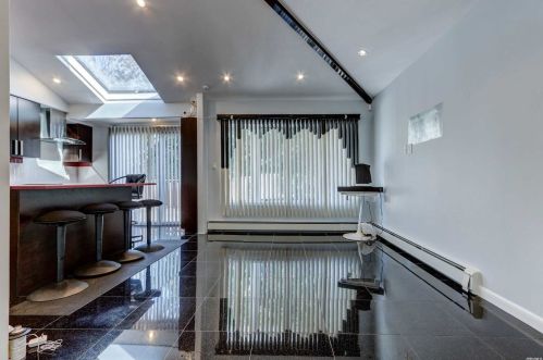 71 Euclid St, Valley Stream NY 11580-4148 exterior