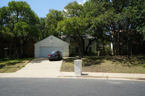 8106 Forest Mesa Dr, Austin TX  78759-8714 exterior