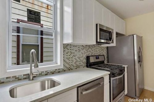 4556 Byron Ave, Bronx NY  10466-1237 exterior