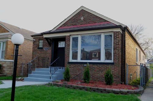 8736 Merrill Ave, Chicago, IL 60617-3033