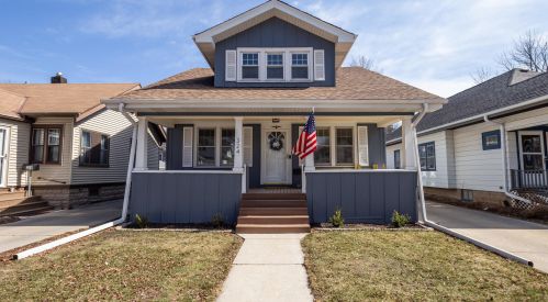 324 70th St, Milwaukee, WI 53213-3836