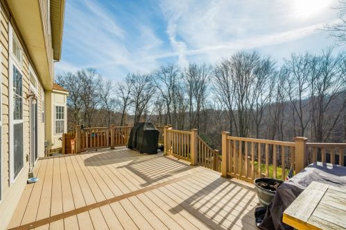 6016 Hawthorn Dr, Moon Twp PA  15108-9064 exterior