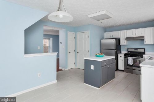 136 Foxtree Dr, Glen Burnie MD 21061-6357 exterior