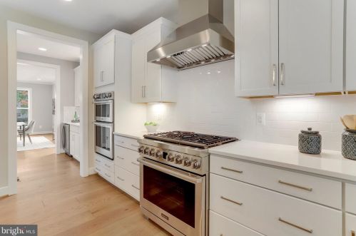 920 Darton Dr, Alexandria VA 22308-2021 exterior