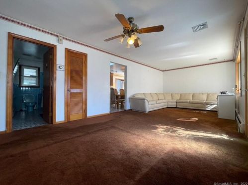 141 Ida Ave, Derby CT 06418-2323 exterior