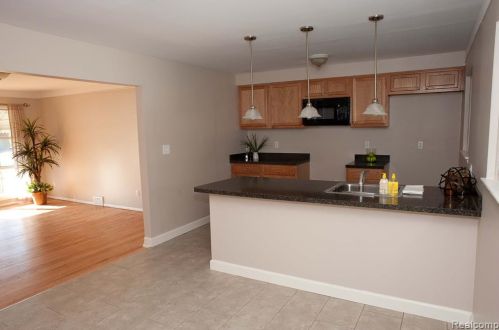 244 Venoy Rd, Garden City MI  48135-1279 exterior