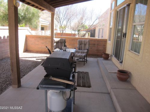 560 Riverdale Ct, Green Valley AZ 85614-3524 exterior