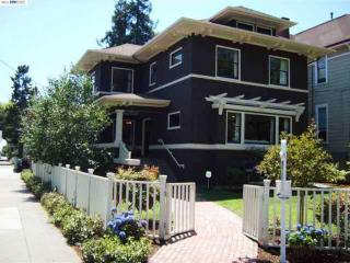 2068 Central Ave, Alameda, CA 94501-4211