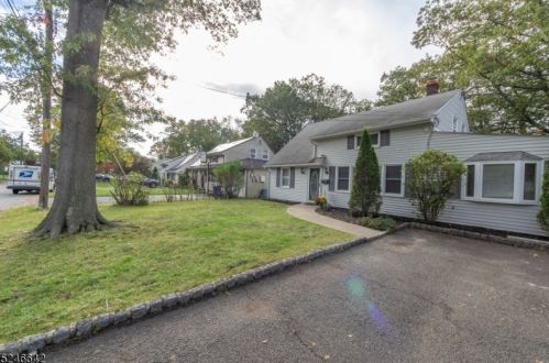 28 Hunterdon Rd, Town Center, NJ 07052-1604